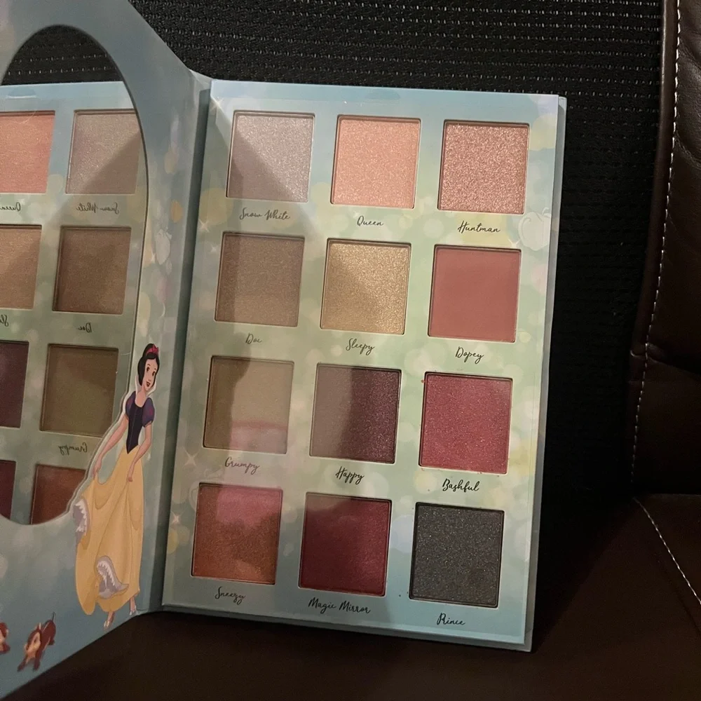 Disney - Snow White and the Seven Dwarfs Eyeshadow Palette - Taste Beauty